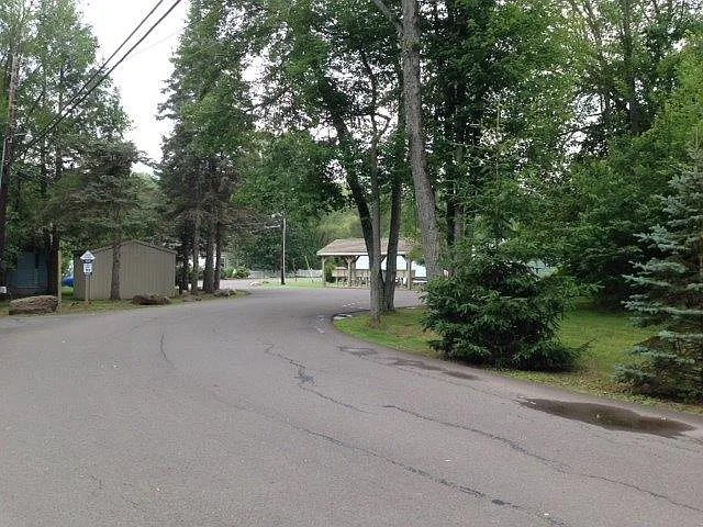 60 Valley Stream Park — Photo 2