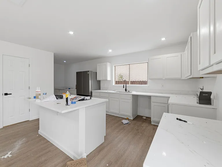 9202 Amber Rdg — Photo 5
