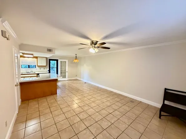 136 Bonnie Ln, Panama City Beach, FL 32407