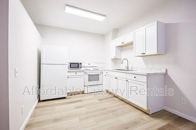 1 bed, 1.0 bath, 800 sqft, $1,000 — Photo 2