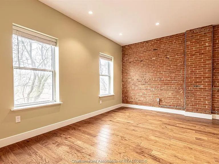 69 King St W #202 — Photo 21