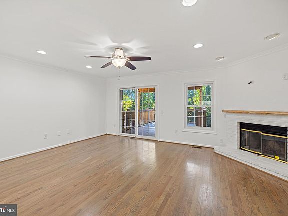 4th image of 12158 Island View Cir