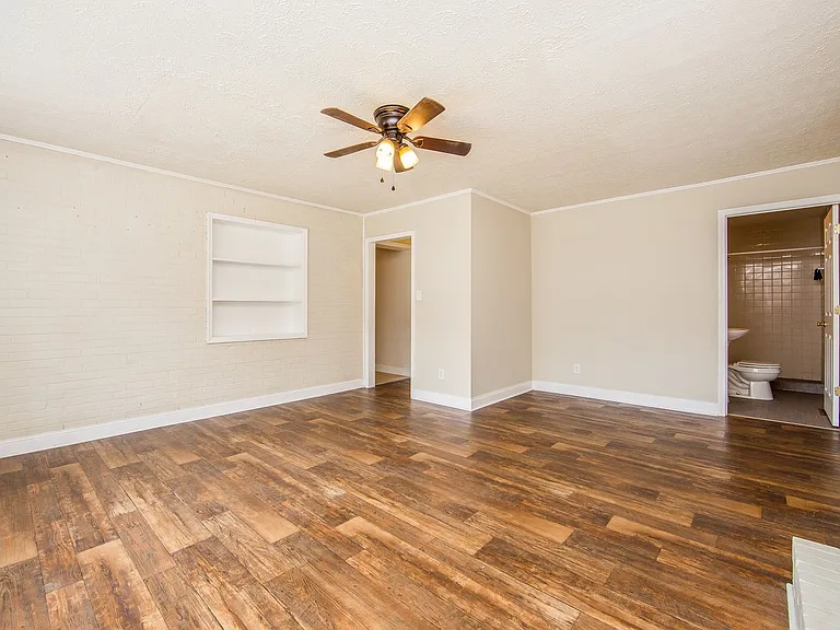 1203 Turnpike Rd — Photo 17