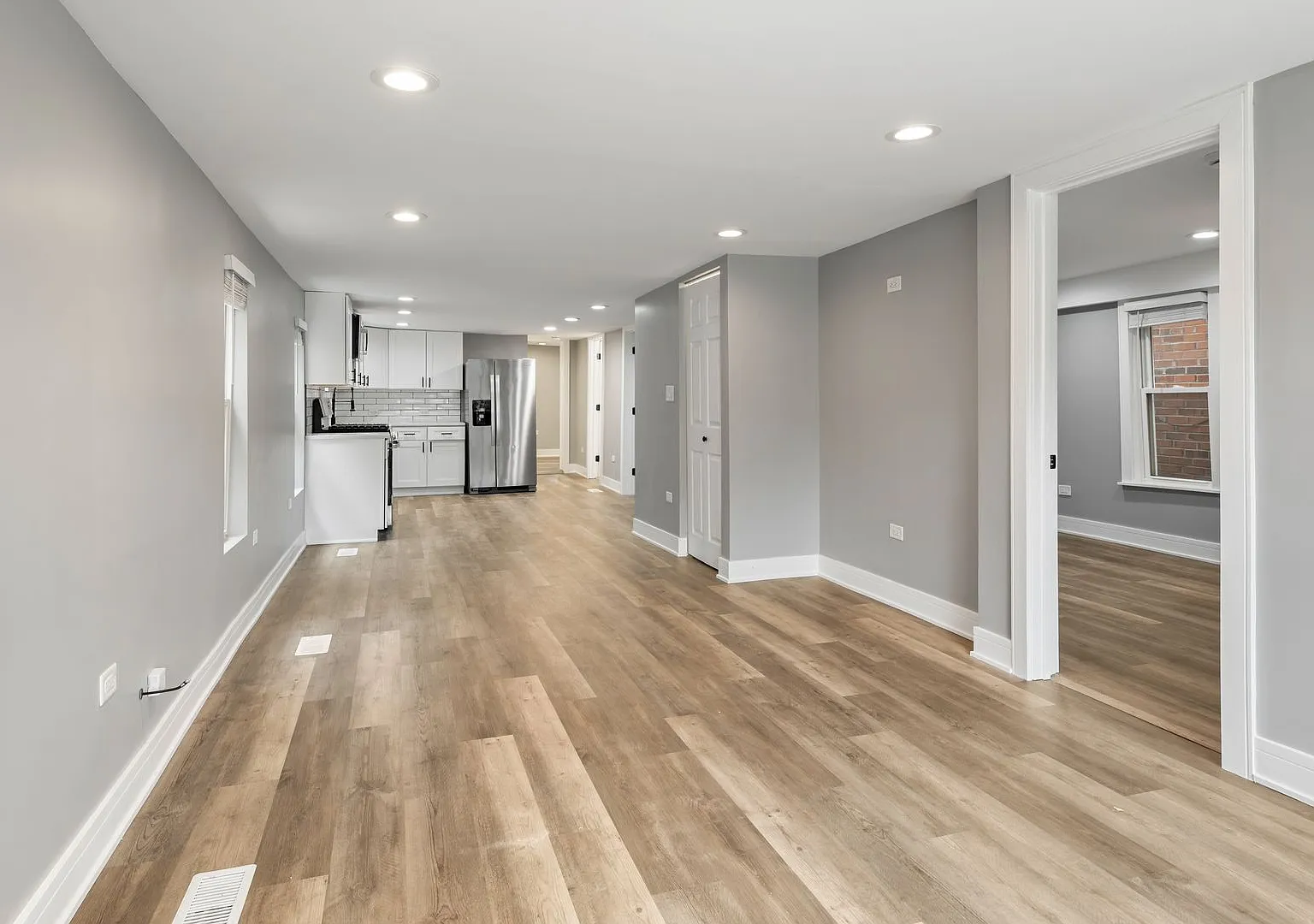 3 bed, 1000 sqft, $2,300 — Photo 4