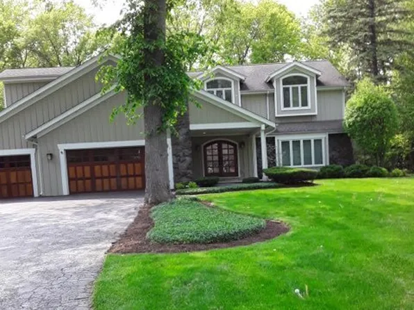 1558 S West Fork Dr, Lake Forest, IL 60045