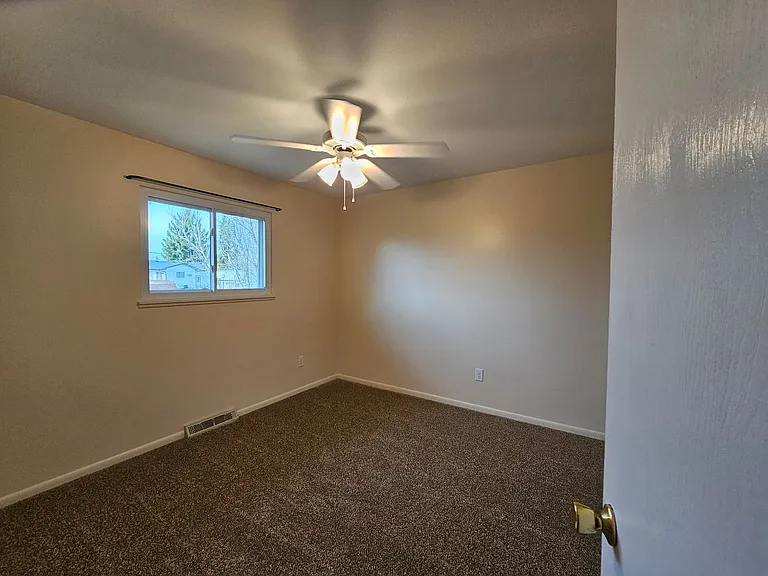 905 New Bedford Dr — Photo 15