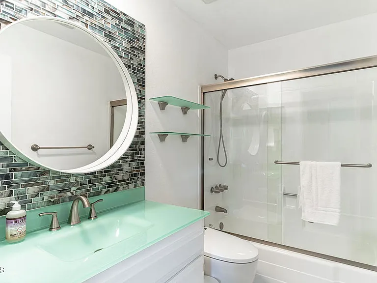 1340 E Hillcrest Dr #6 — Photo 12