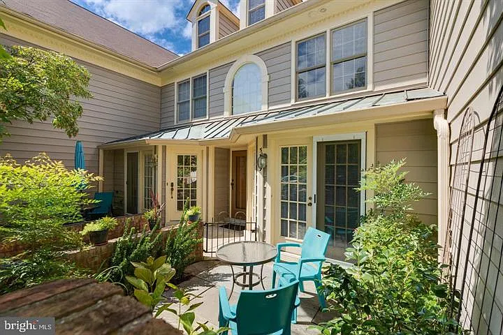 2 bed, 1246 sqft, $2,940 — Photo 2