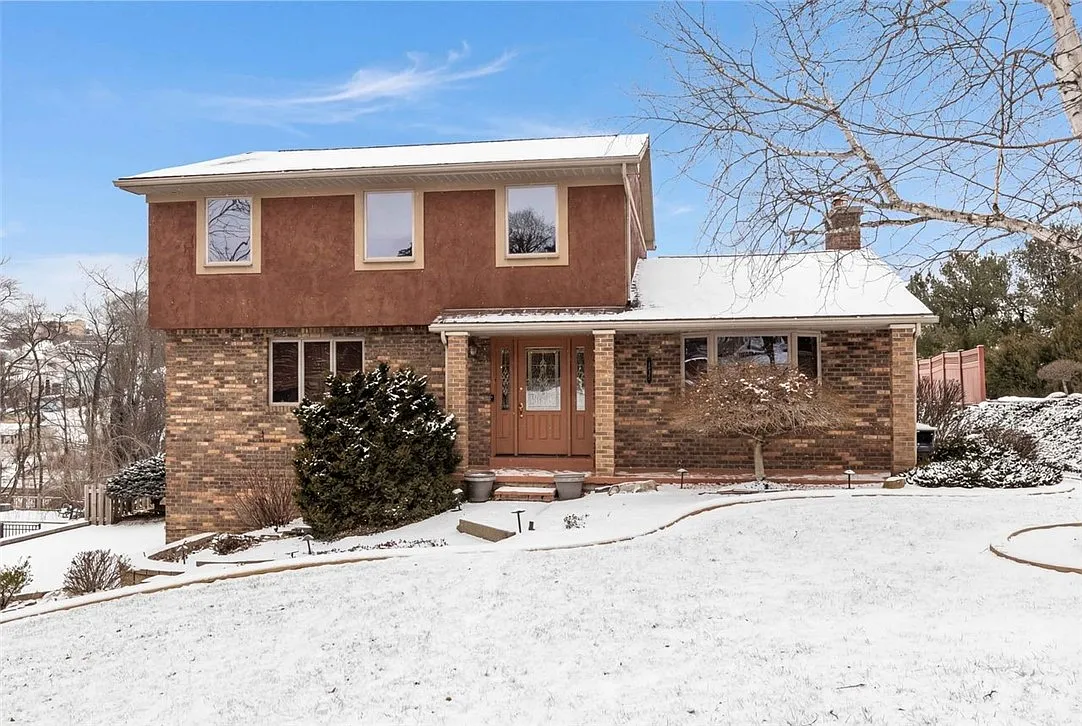 462 Adele Dr photo 1