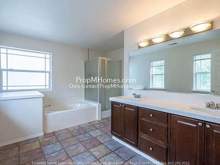 7561 SW Thornton Dr — Photo 14