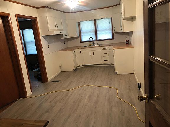 Newly renovated kitchen, appliances furnished. Washer and dryer hook ups