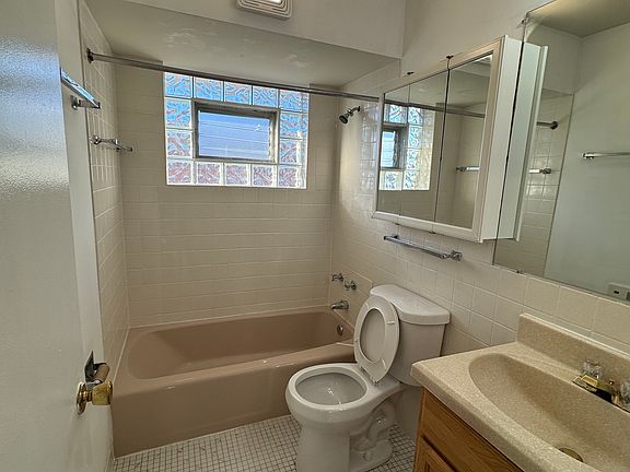 3rd image of 9464 Maple Dr #3B