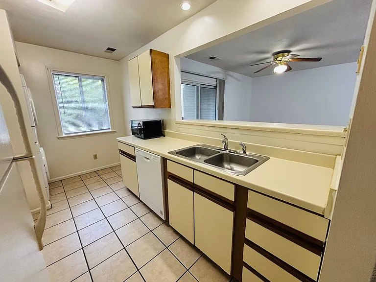 401H Berryfield Ln — Photo 6