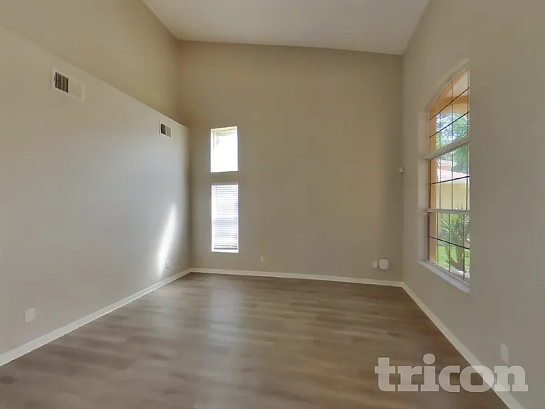 16651 Midsummer Ln — Photo 5