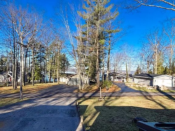 2nd image of 5200 N Pine Grove Dr