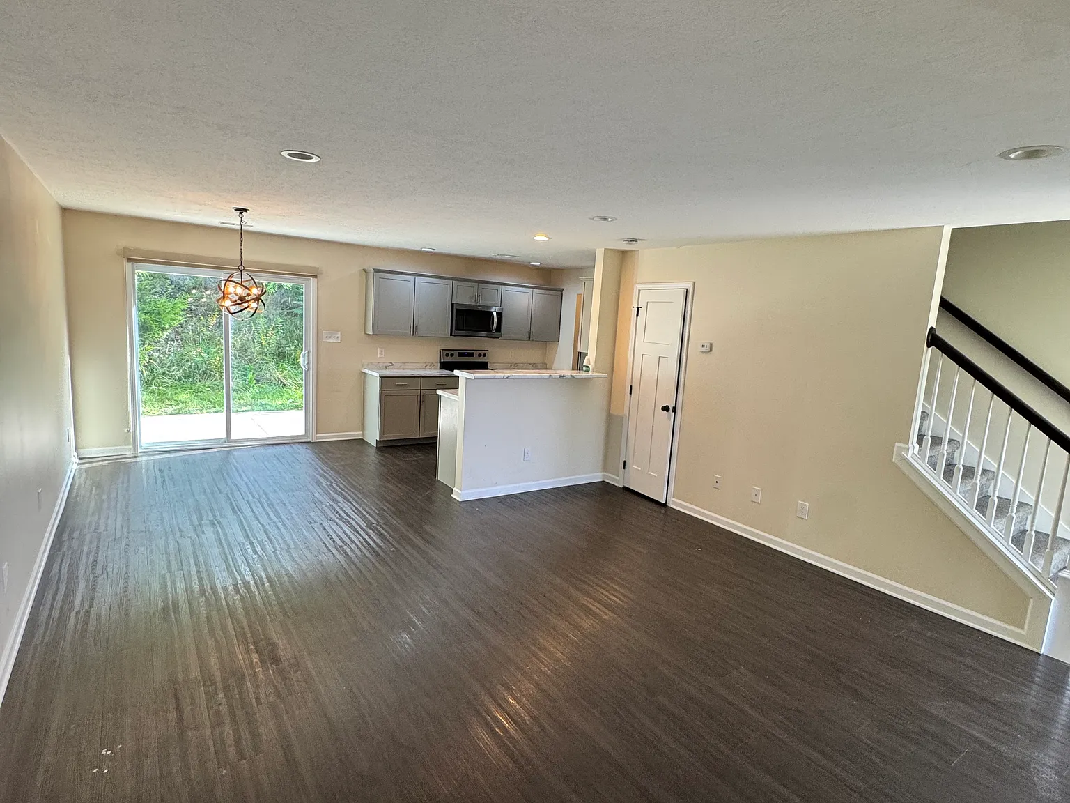 3 bed, 1620 sqft, $2,300 — Photo 2