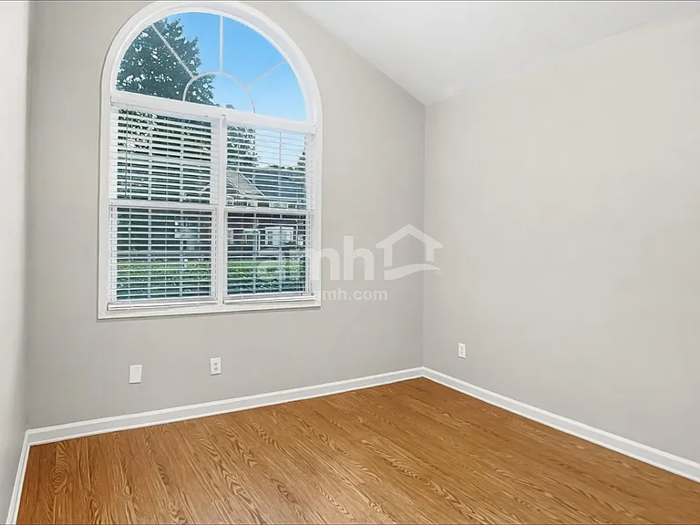 960 Fountain Glen Dr — Photo 16