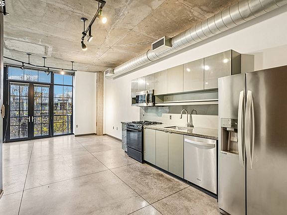 4th image of 1030 NW 12th Ave APT 327