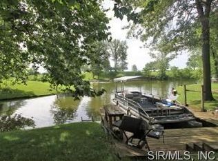 1766 Captains Dr, Worden, IL 62097