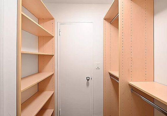 4th image of 210 E 36th St APT 6F