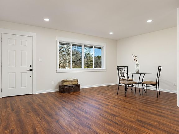 4th image of 1890 Plantation Dr SE