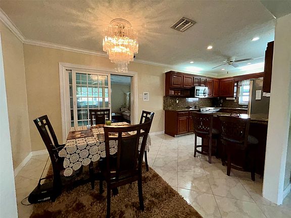 4th image of 5971 NE 6th Avenue