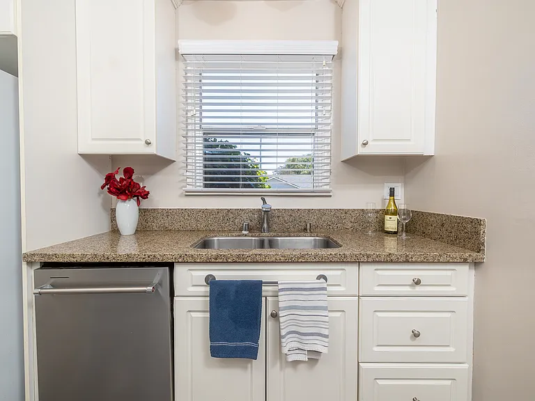 521 E Date St — Photo 14