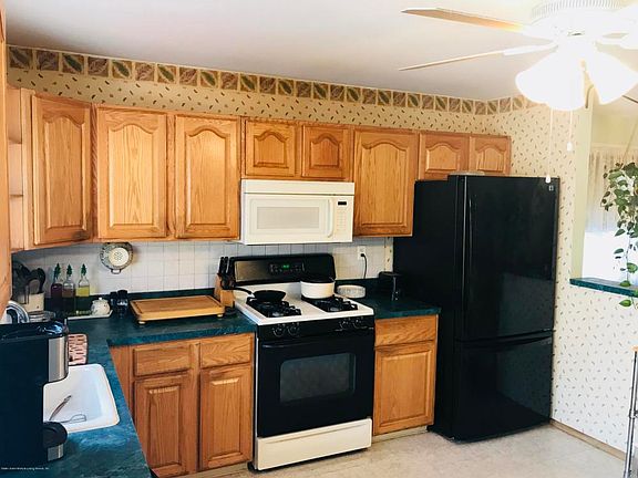 5th image of 119 Raymond Pl