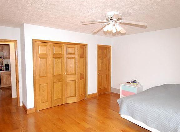 5th image of 323 S Main St
