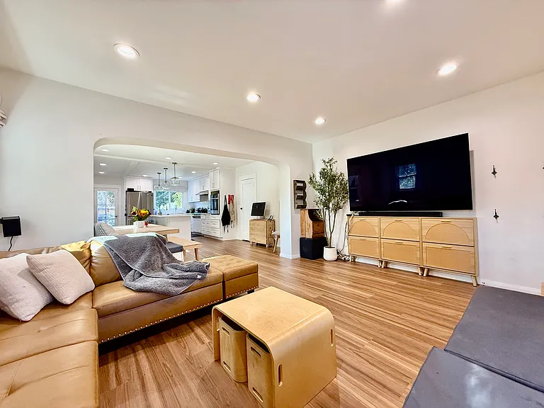 7945 Caldwell Ave — Photo 3