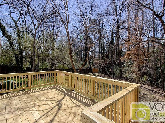 2nd image of 626 Burbank Cir SE