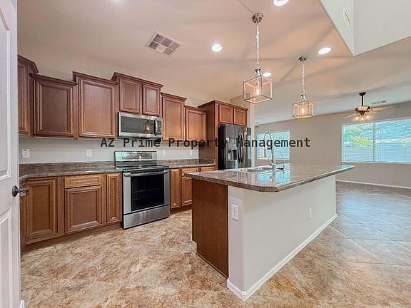 5th image of 4233 E Velasco St
