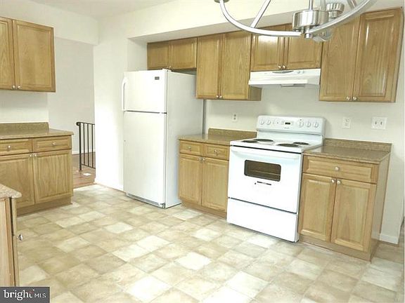 3rd image of 2100 Maleady Dr