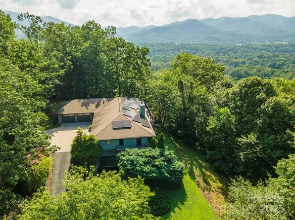 4 Galax Ln, Black Mountain, NC 28711