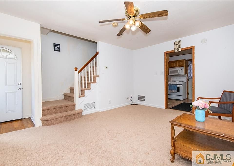 2nd image of 543 Olive Pl