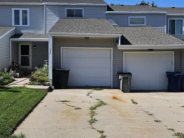 1523 W 40th St, Kearney, NE 68845