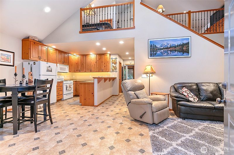 2nd image of 6978 Rainier Way