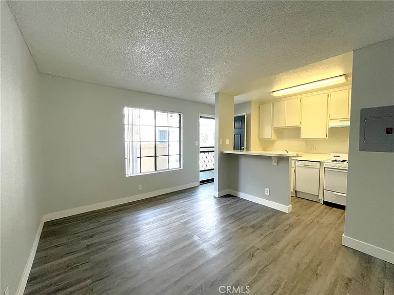 1130 Newport Ave #202 — Photo 3