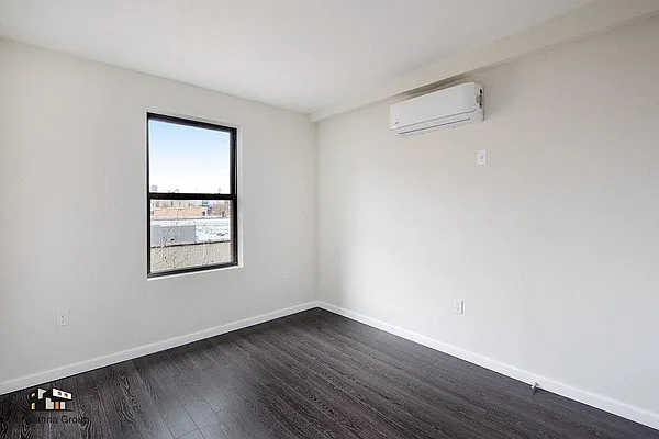 Rented by Bold New York | media 12