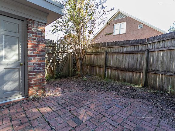 3rd image of 2926 Canterbury Dr