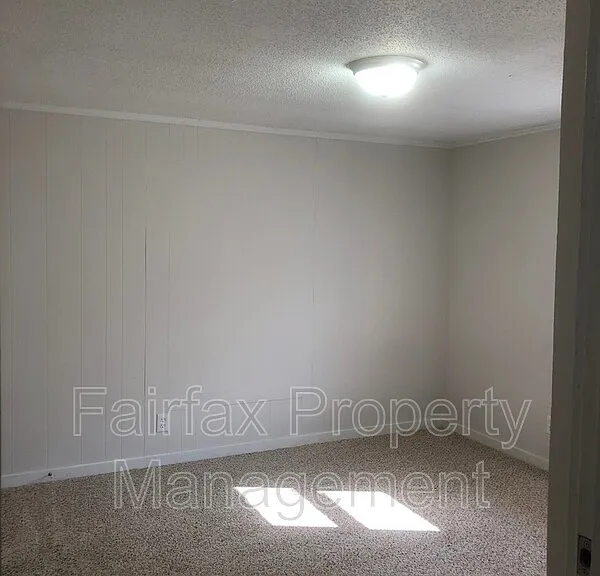 301 E Lawson St #D — Photo 9