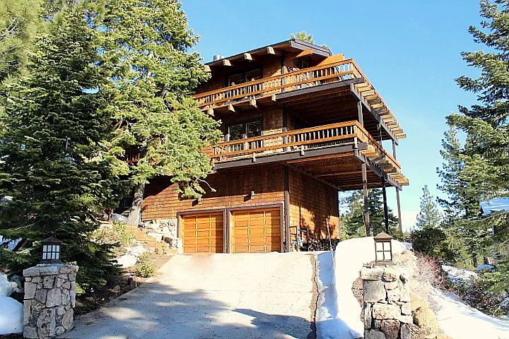 690 Saddlehorn Dr photo 1