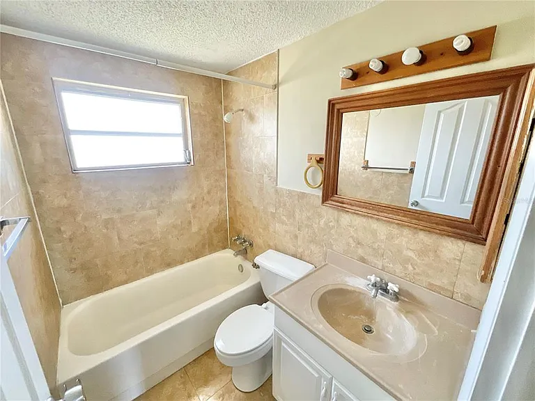 3528 Latimer St — Photo 7