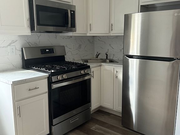 4th image of 140 N 10th St APT 2