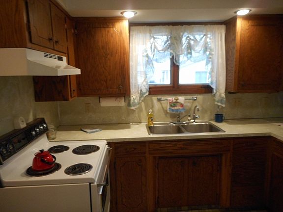 4th image of 800 11th St N