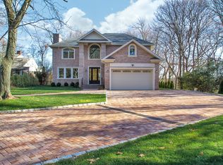 24 W Terrace Rd, Great Neck, NY 11021