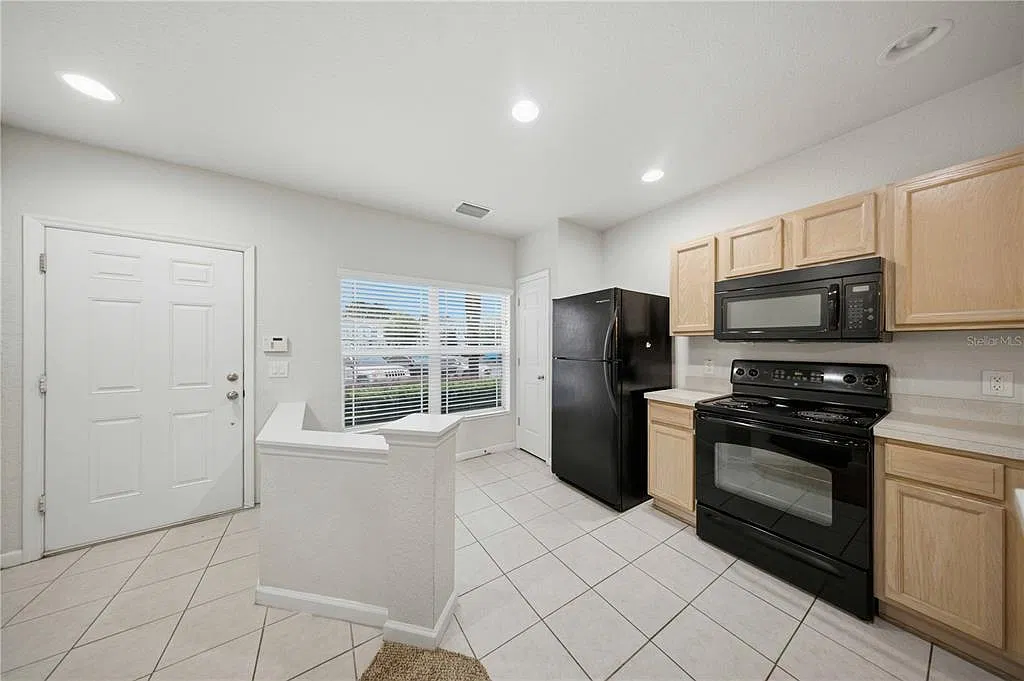 2 bed, 2.5 bath, 1161 sqft, $1,450 — Photo 4