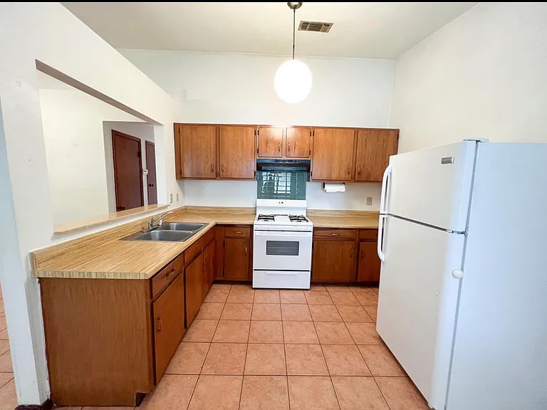 425 Muskegon Ave — Photo 7