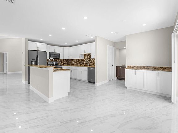 5th image of 22207 Alyssum Way