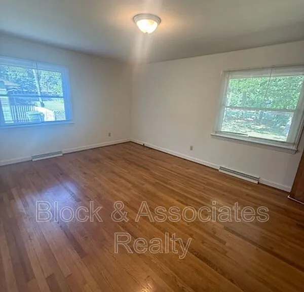 1723 Brook Dr — Photo 4
